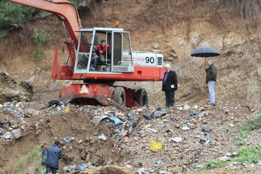 Μπαράζ συλλήψεων για  τα σκουπίδια του Καράμπελα!