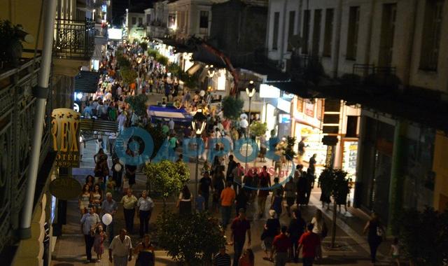 Με σημειωματάρια στα χέρια  οι καταναλωτές συγκρίνουν εκπτώσεις!