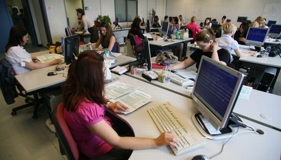 Οι 17 δήμοι από τους οποίους θα γίνουν οι απολύσεις
