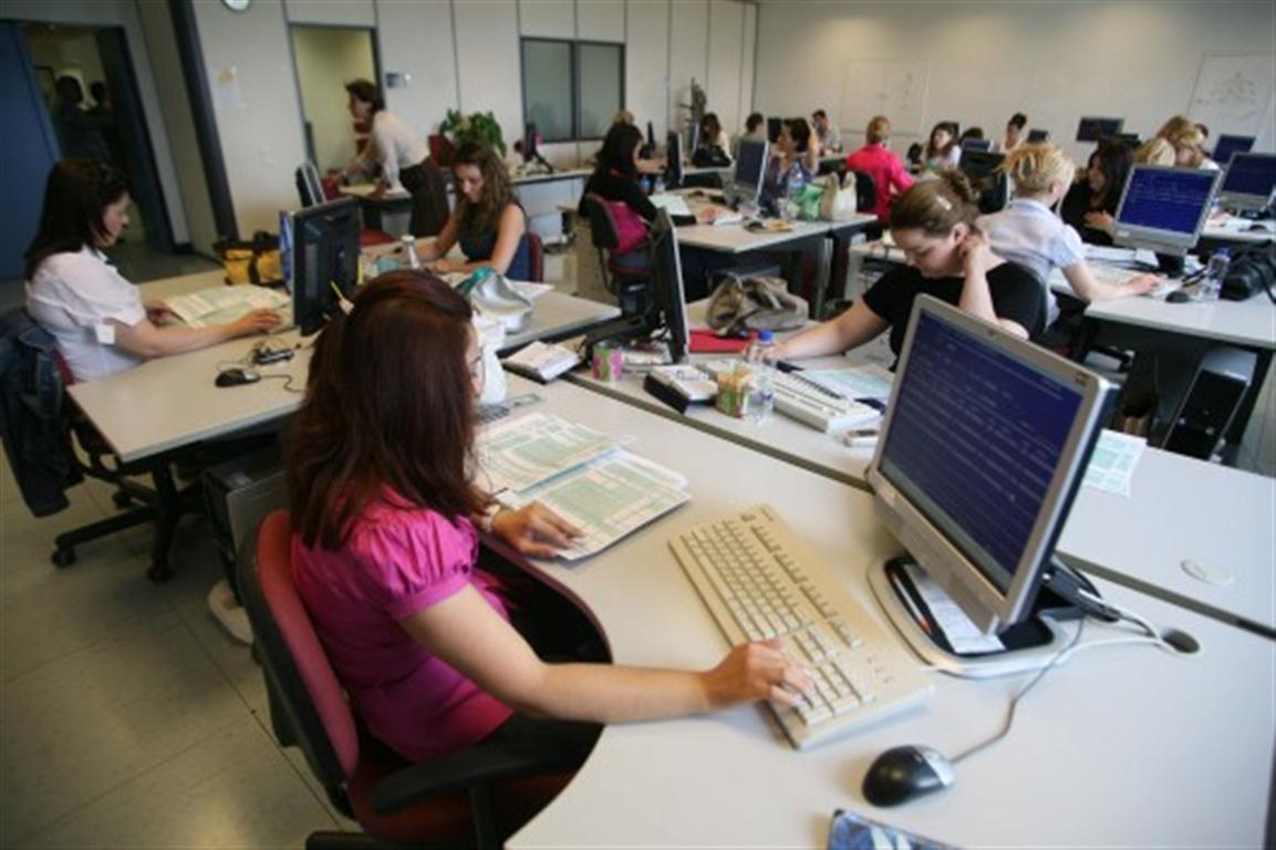 Μέτρα προστασίας των δημοσίων υπαλλήλων λόγω καύσωνα λαμβάνει το υπουργείο Εσωτερικών