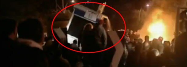 Πυρπόλησαν διόδια (φωτογραφίες και βίντεο)