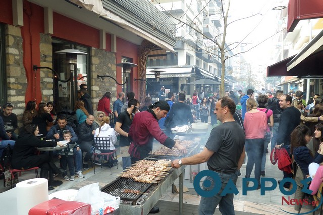 Η… τσίκνα σκέπασε χθες την Καλαμάτα (φωτογραφίες και βίντεο)