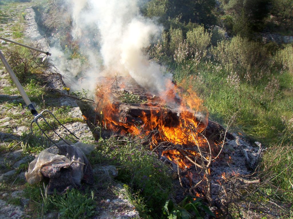 Απαγόρευση καύσης σε αγροτικές και δασικές εκτάσεις