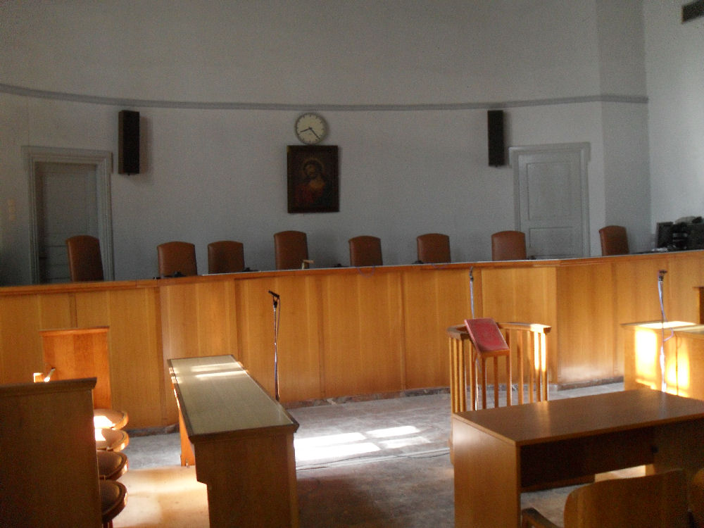 Για θανατηφόρα έκθεση του συζύγου της κατηγορείται  ιατρική επισκέπτρια και γιατρός για άμεση συνέργεια