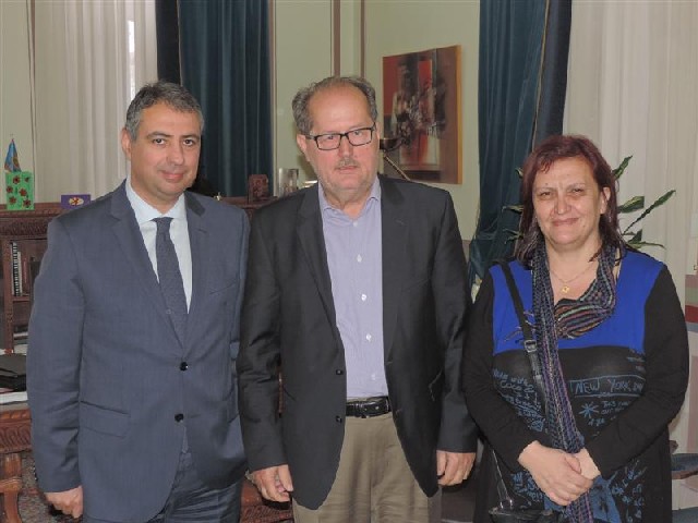 Ο περιφερειακός διευθυντής του ΟΑΕΔ  χθες στο Δημαρχείο Καλαμάτας