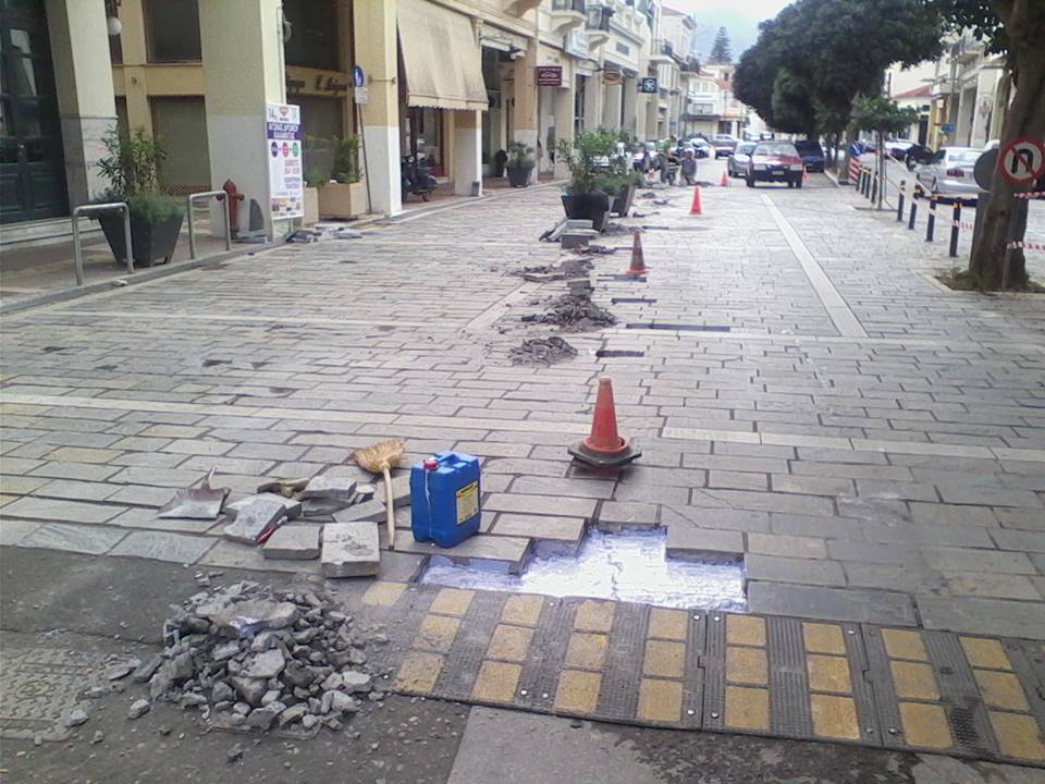 Μπάλωναν τρύπες κυριακάτικα