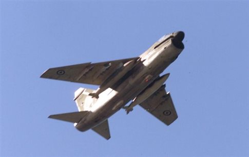 Ατύχημα με Corsair της Πολεμικής Αεροπορίας, χτύπησε σε καλώδια της ΔΕΗ