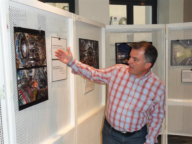 Έκθεση φωτογραφίας για τα πειράματα στο CERN στην Καλαμάτα
