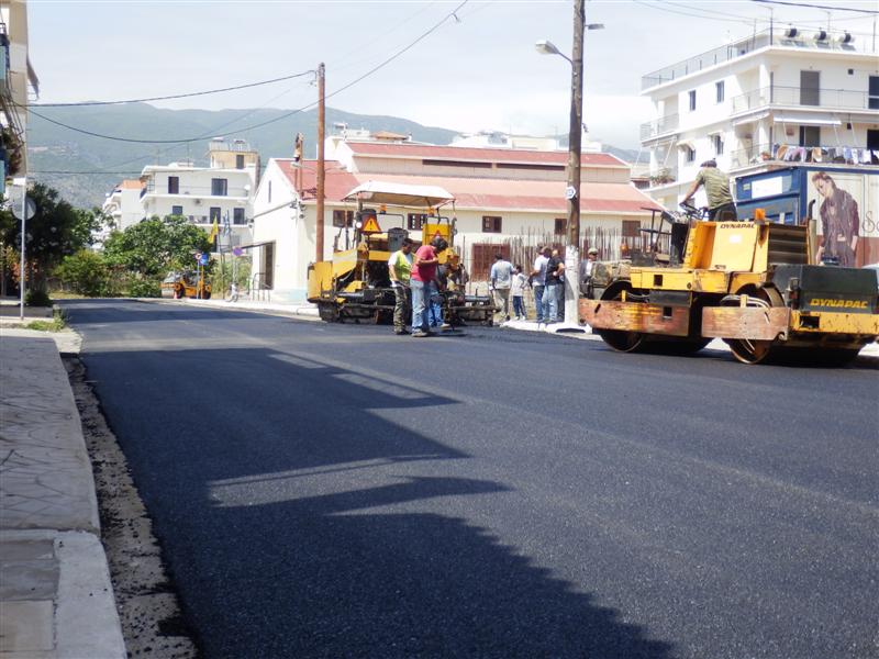 Ασφαλτόστρωση στην οδό Σπετσών και συνέχεια …