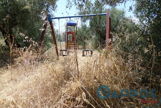 Πώς θα έπρεπε να είναι η παιδική χαρά της γειτονιάς μας και πώς είναι (φωτογραφίες)