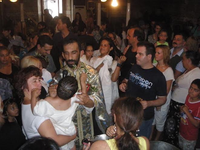 Ομαδική βάπτιση στην Καρποφόρα (φωτογραφίες)