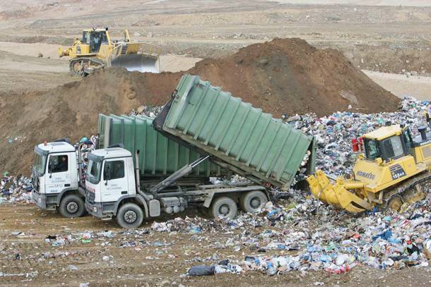 Σε… μαύρη τρύπα  ο διαγωνισμός για τα σκουπίδια στην Περιφέρεια Πελοποννήσου