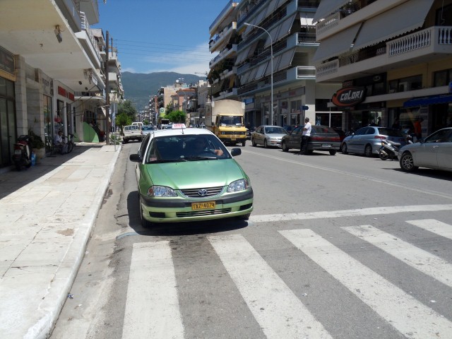 Ραδιοταξί Καλαμάτας: «Οι πιάτσες είναι κοινές και μπορούν να σταθμεύουν όλοι σε όλες»