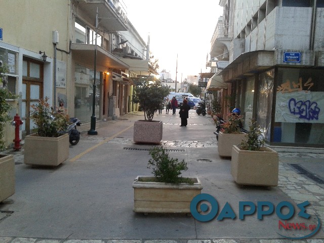 Οι πεζοδρομήσεις με γλάστρες και το αποκλεισμένο Ιστορικό Κέντρο (φωτογραφίες)