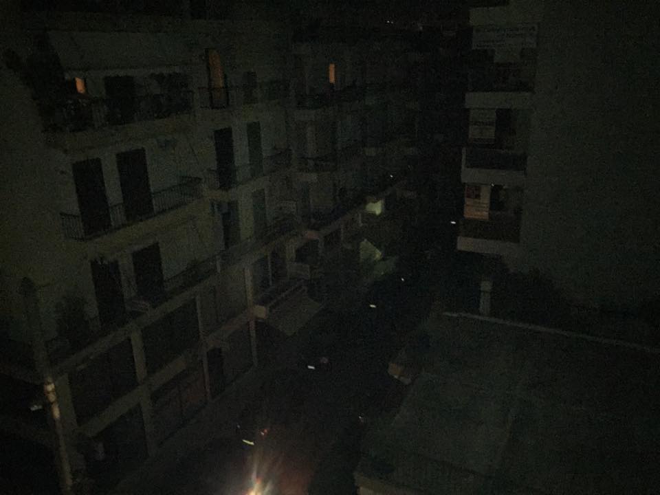 Στο σκοτάδι μεγάλο μέρος της Καλαμάτας
