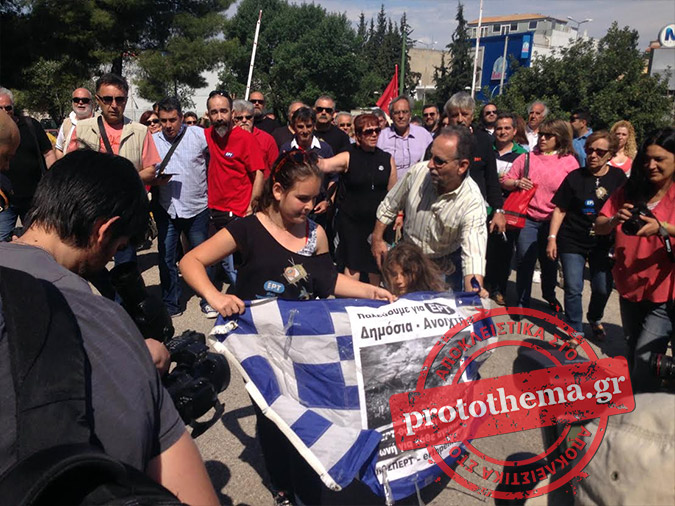 Μπήκαν στο Ραδιομέγαρο της ΕΡΤ οι πρώην εργαζόμενοι, επέστρεψαν και οι καθαρίστριες
