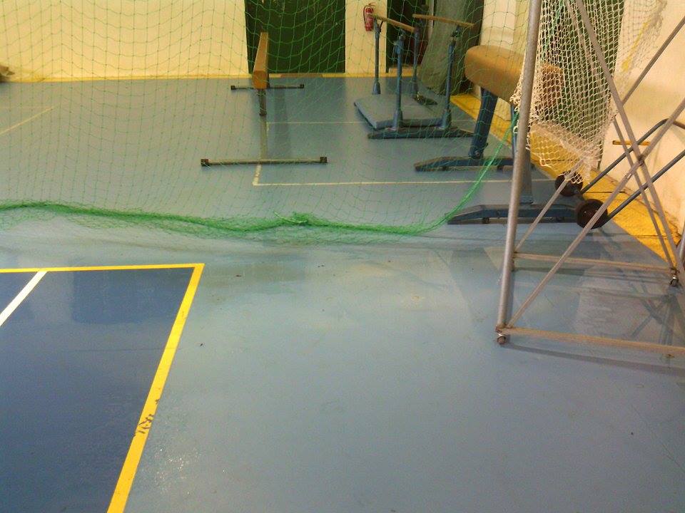 Πλημμύρισε πάλι το Κλειστό της Παραλίας!