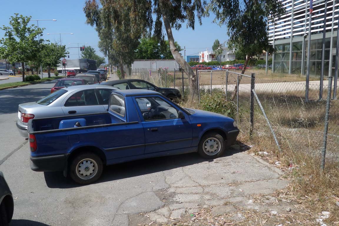 Πεζοδρόμιο – χώρος στάθμευσης (φωτογραφία)