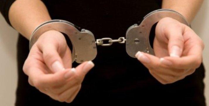 Σύλληψη 2 ατόμων για ναρκωτικά και λαθραίο καπνό στην Καλαμάτα
