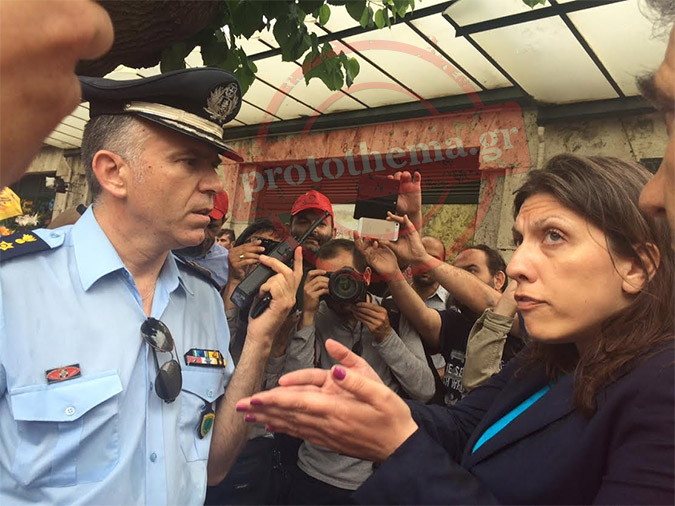 Η οργή της Ζωής για τους αστυνομικούς που «απέκλεισαν» τη Βουλή! (βίντεο)