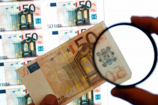 23 χρόνια κάθειρξης σε τρία άτομα για πλαστά χαρτονομίσματα σε φαρμακεία