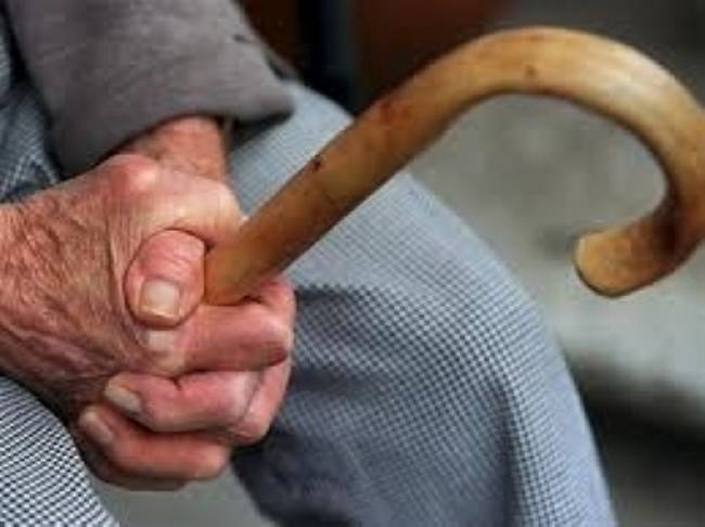 Δύο αλλοδαπές νάρκωσαν ηλικιωμένο και τον λήστεψαν