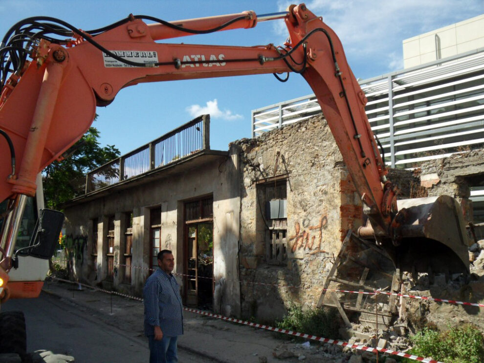 Κατεδάφιση παλιών κτηρίων στο Μέγαρο Χορού