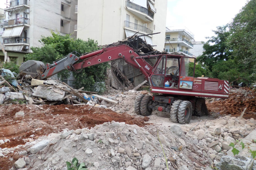 Ο Δήμος Καλαμάτας θα κατεδαφίσει επικίνδυνα κτισίματα ιδιοκτησίας του