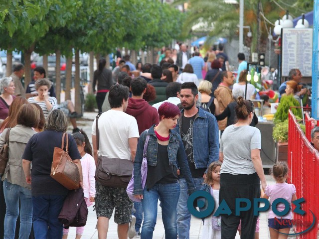 Κίνηση το τριήμερο στην Καλαμάτα (φωτογραφίες)