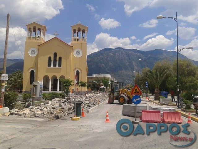 Στα δύο πλέον η Ναυαρίνου, έκλεισε για τα έργα της ανάπλασης (φωτογραφίες)