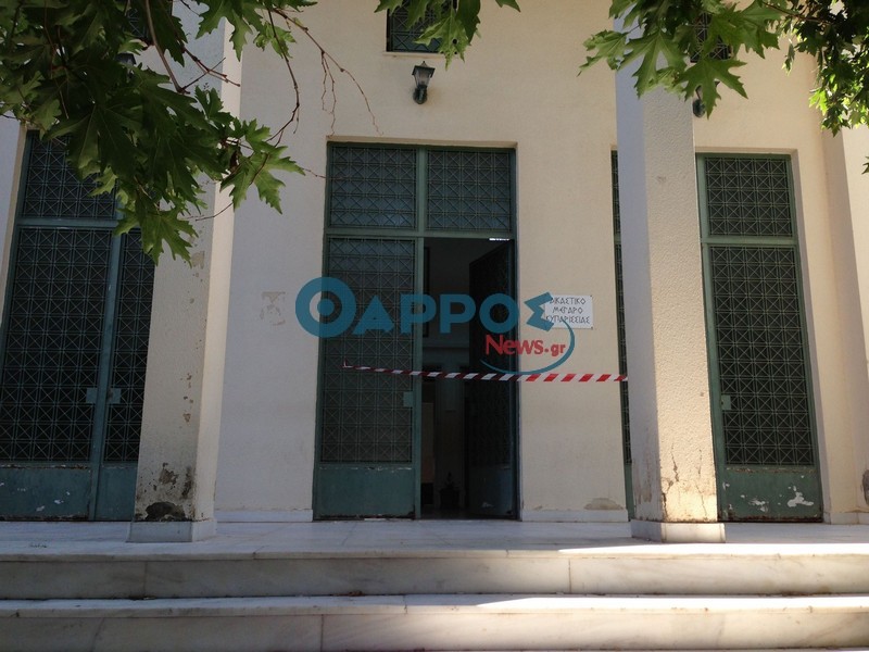 Αναστάτωση από φάρσα για βόμβες στο Δικαστικό Μέγαρο το πρωί στην Κυπαρισσία (φωτογραφίες)