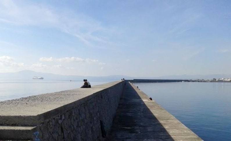 Με ανάθεση ο ηλεκτροφωτισμός στον κυματοθραύστη στο λιμάνι της Καλαμάτας