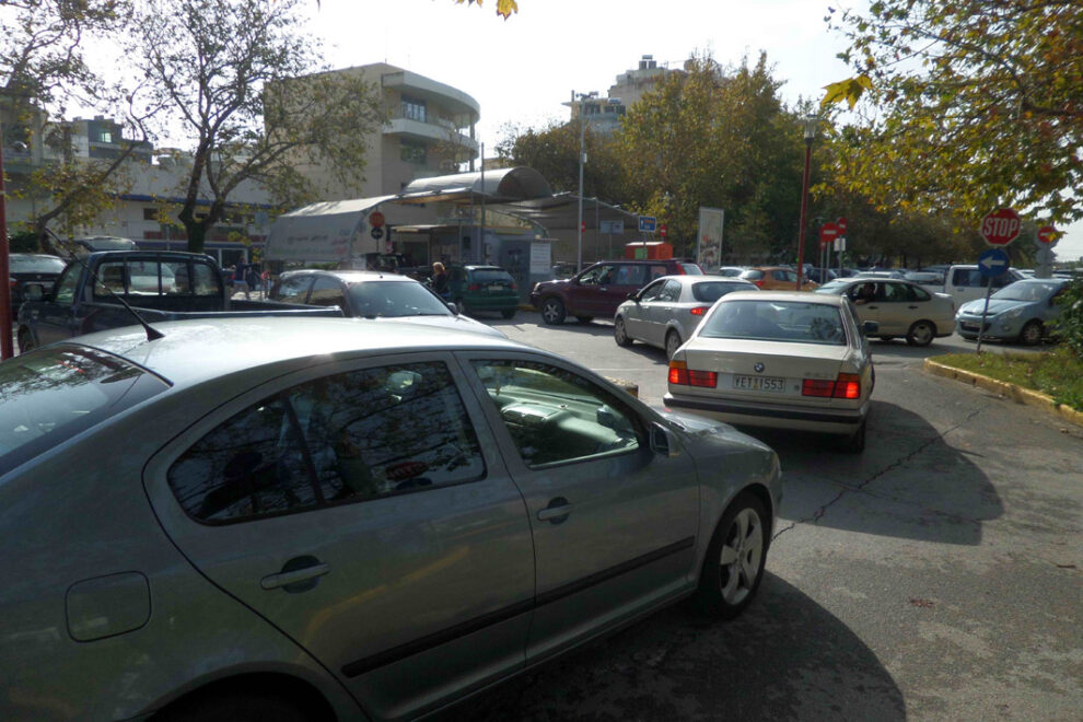 Η λογική του… παραλόγου  στο χώρο στάθμευσης του Νέδοντα