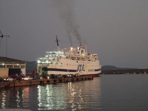 Από το λιμάνι της Καλαμάτας ταξιδεύουμε για Κύθηρα και το Καστέλι Κρήτης