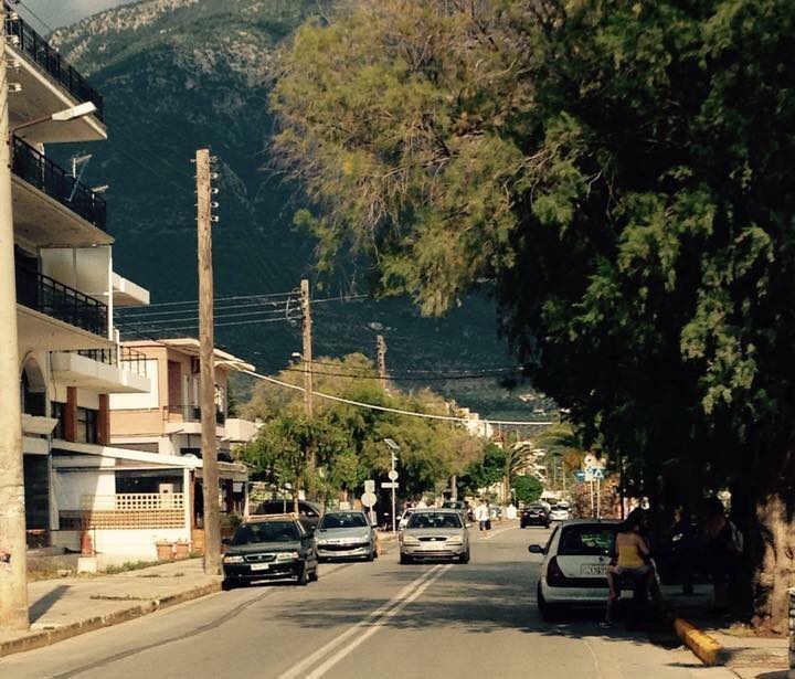 Τώρα παρκάρουν και στη βόρεια πλευρά της Ναυαρίνου