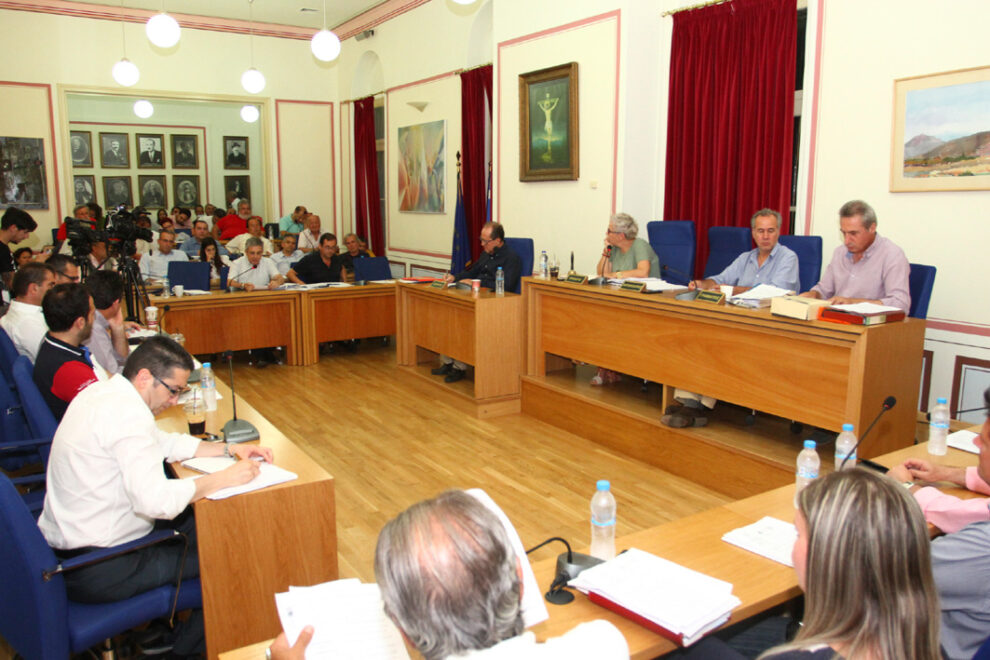Από τα πίσω έδρανα στο Δημοτικό Συμβούλιο…