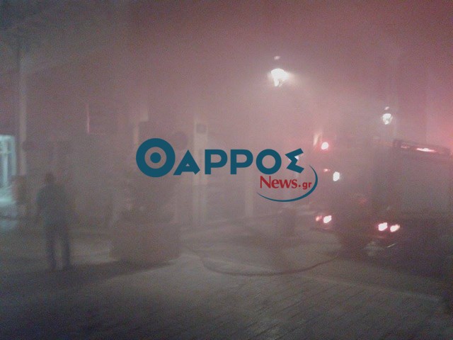 Φωτιά σε κατάστημα στο κέντρο της Καλαμάτας (φωτογραφίες και βίντεο)