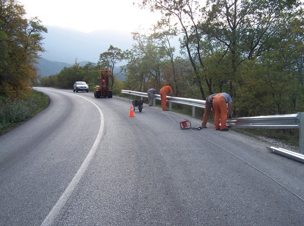 Ξεκινά το έργο διαγράμμισης και τοποθέτησης στηθαίων ασφαλείας