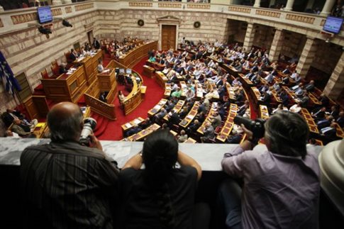 Κοινοβουλευτικός μαραθώνιος για την ψήφιση του μνημονίου- Ζωντανή εικόνα