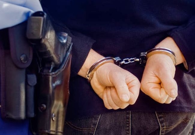 Σύλληψη 41χρονου στην Καρδαμύλη σε βάρος του οποίου εκκρεμούσε διεθνές ένταλμα σύλληψης