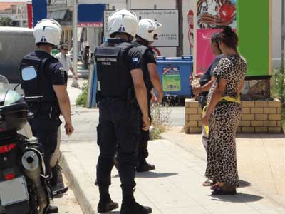 Μάνα και κόρη τσιγγάνες έκλεψαν πορτοφόλι από κατάστημα στην Καλαμάτα