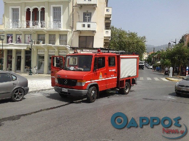 Φωτιά σε όχημα στην πλατεία 23ης Μαρτίου (φωτογραφίες)