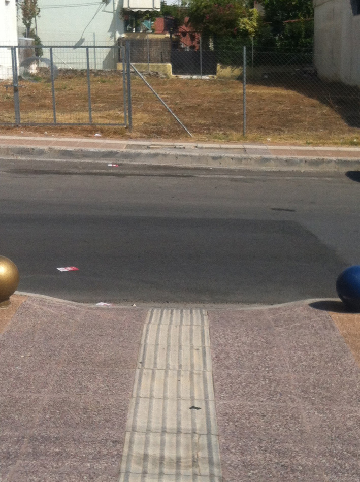 Καλές οι ράμπες, αλλά… (φωτογραφίες)