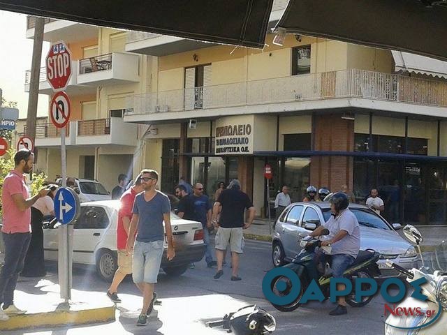 Σφοδρή σύγκρουση οχημάτων σε διασταύρωση καρμανιόλα της Καλαμάτας (φωτογραφίες)