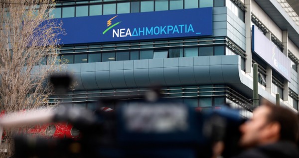 Βγήκαν τα μαχαίρια από τα θηκάρια