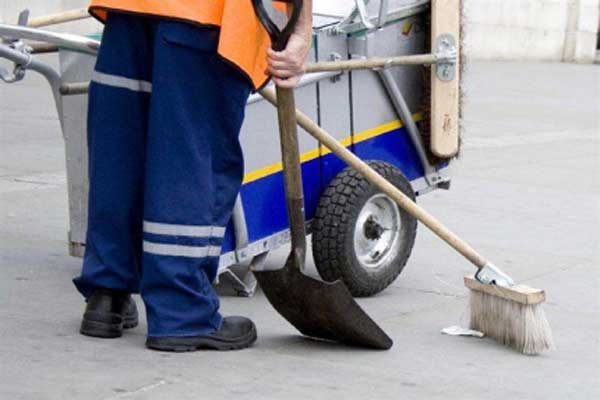 Ο τραυματισμός εργαζόμενης στην καθαριότητα της Καλαμάτας έφερε στο προσκήνιο το μειωμένο προσωπικό