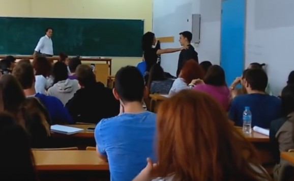 Το μάθημα στο ΑΠΘ έκρυβε εκπλήξεις – Κινητό τηλέφωνο κατέγραψε τα πάντα (βίντεο)