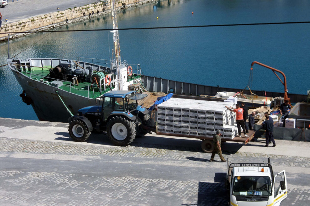 Συνδέουν τα 2 τσιγαράδικα που εντοπίσθηκαν στα ύδατα της Μεσσηνίας με εμπόριο όπλων