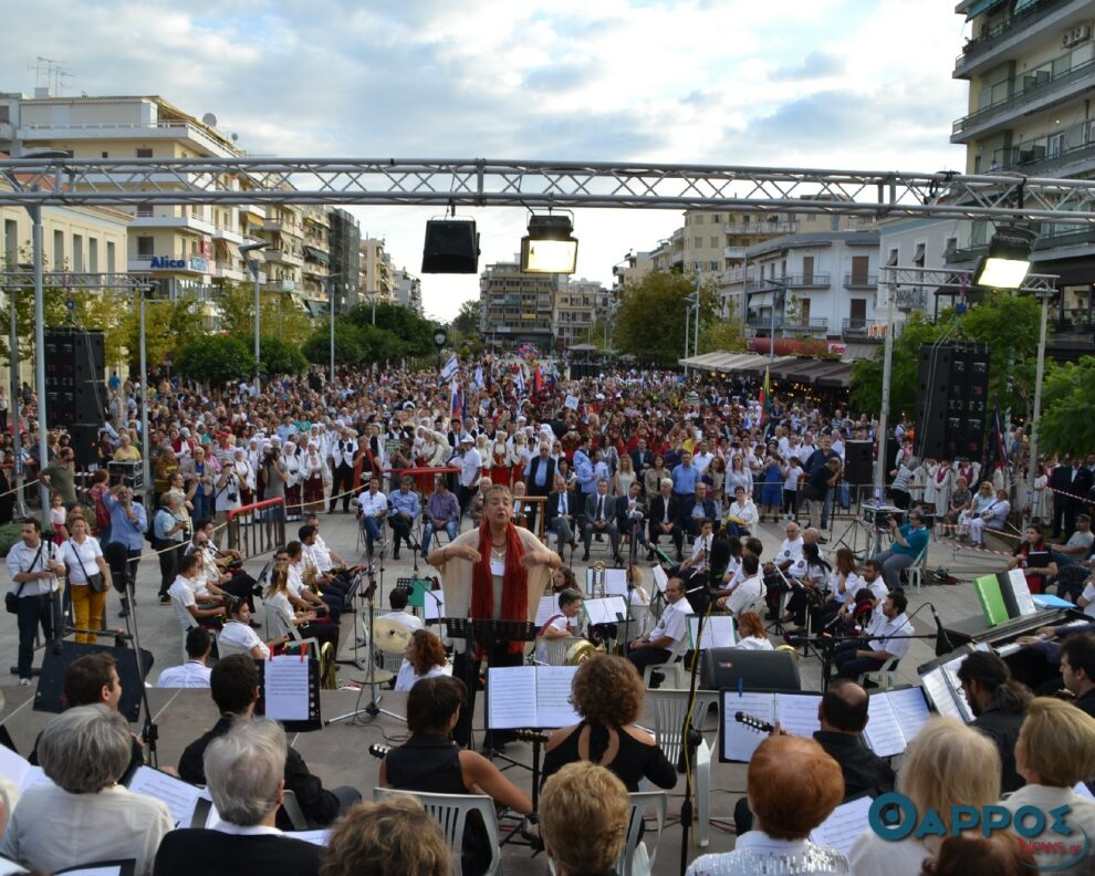 Πλημύρισε από χαμόγελα και μελωδίες η πλατεία της Καλαμάτας (φωτογραφίες και βίντεο)