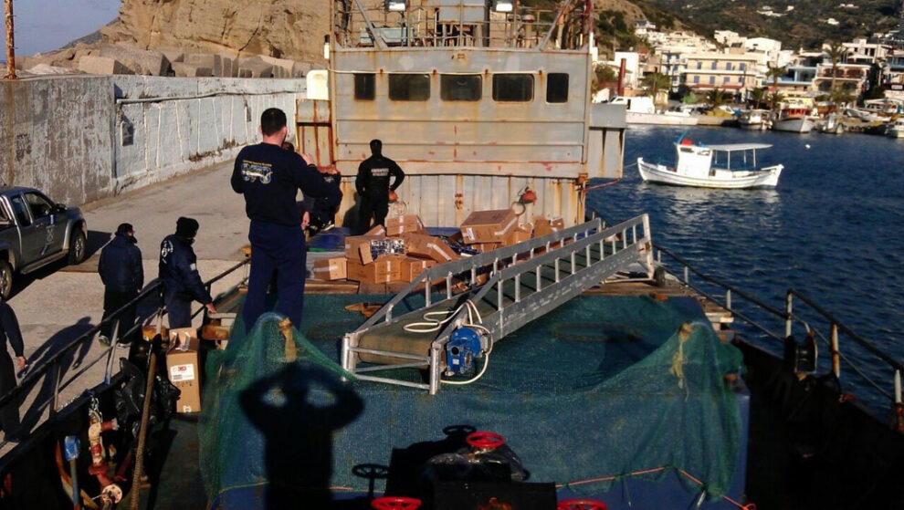 15… χρονάκια και ξεμπέρδεψε ο αστυνομικός για τα λαθραία τσιγάρα